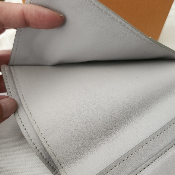 Louis Vuitton Artic Damier Infini Passport Holder - Picture 13 of 14